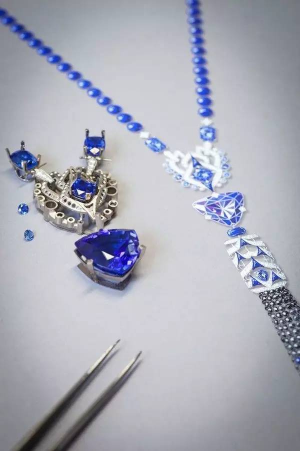 手繪拿不出手,都不好意思講是珠寶設計師